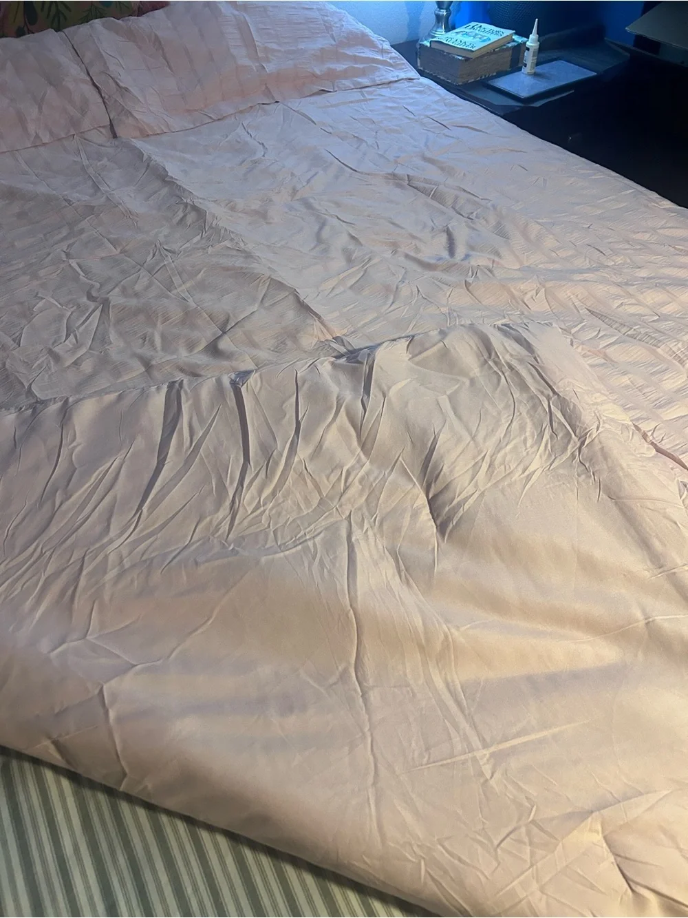 full sized Light Pink/peach Comforter